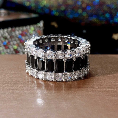 Diamantes Ring With Black Stones - AR284