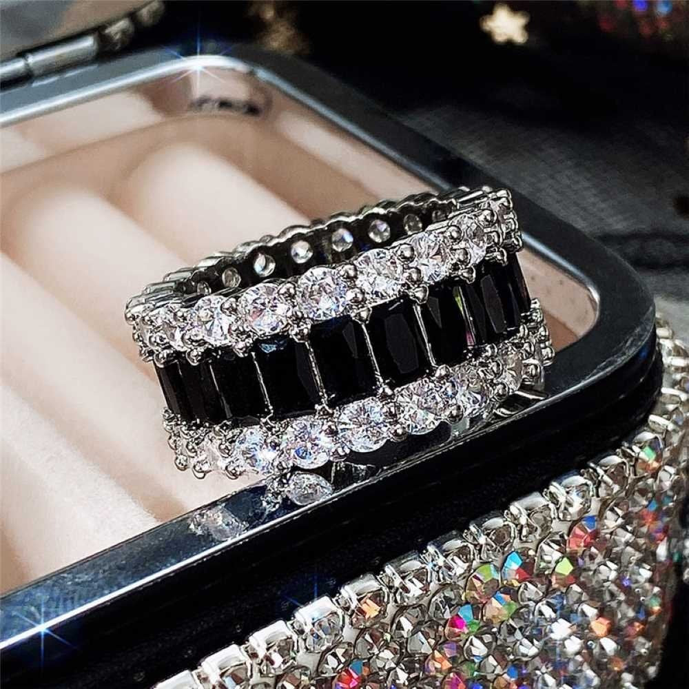 Diamantes Ring With Black Stones - AR284