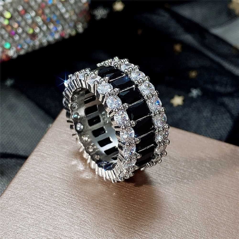 Diamantes Ring With Black Stones - AR284