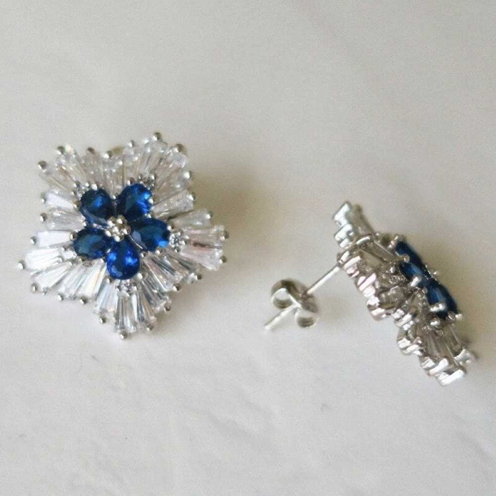Floral Stud Earring - Silver - AE221