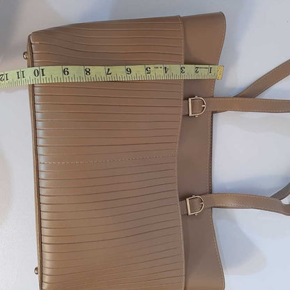 PU Leather Handbag - Nude - B02