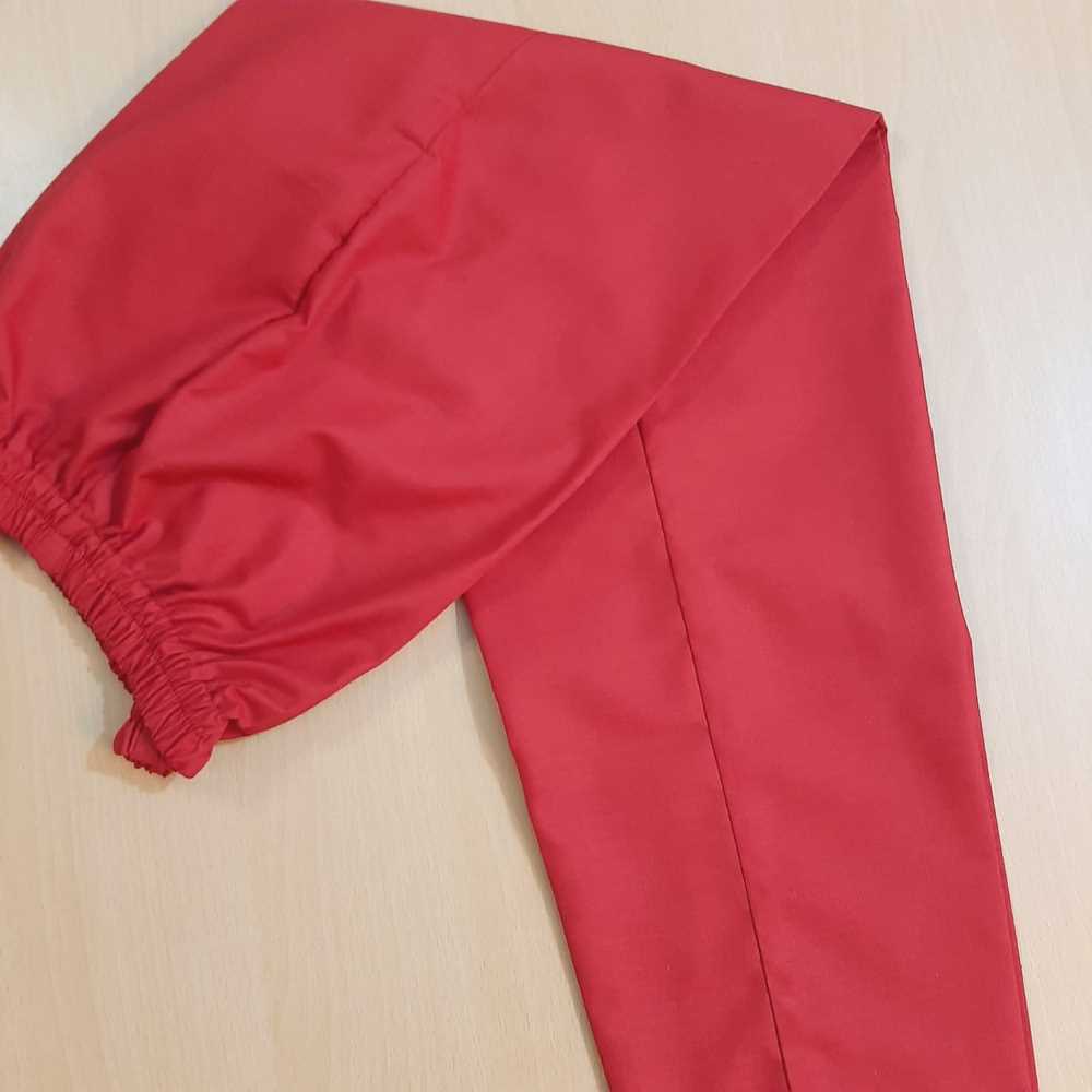 red trouser