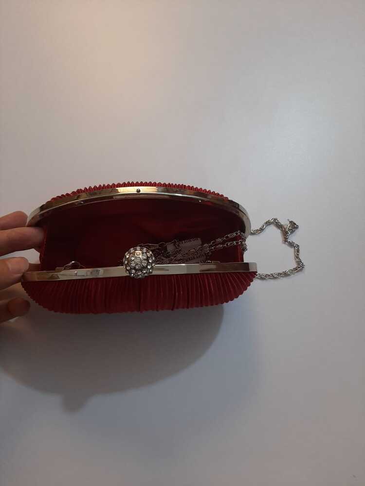 Red Clutch - C02